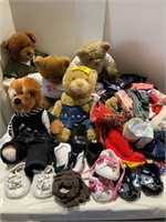 LARGE GROUP OF BUILD A BEAR BEARS & CLOTHES OF