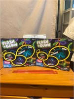 2 new Crayola Flash ‘n Glow build it sets