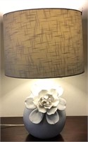 WHITE FLOWER TABLE LAMP