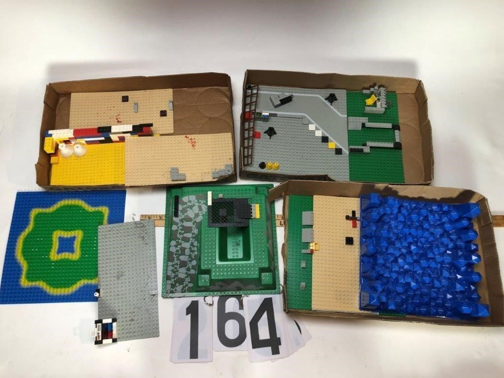 Lego Bases 2 flats | Live and Online Auctions on HiBid.com