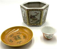 Lot: 3 Chinese Porcelain Items.