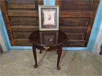 SM END TABLE WITH PICTURE