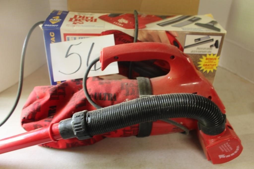 DIRT DEVIL HAND VACUUM IN BOX