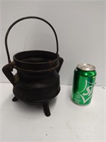 Vintage cast iron black pot/cauldron