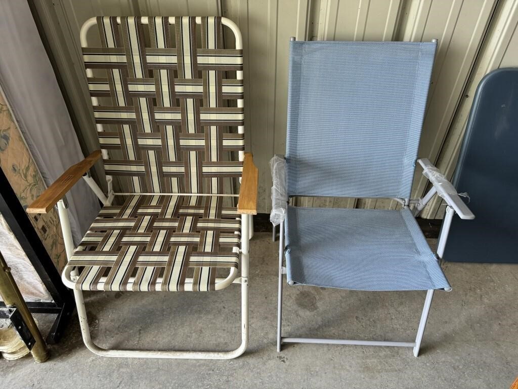 PAIR OF FOLDING OUTDOOR CHAIRS