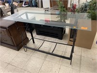 Glass Top Table
Approx 49in x 19in x H 30.5in