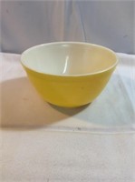 Vintage yellow 7 inch nesting bowl
