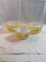 3  piece of vintage Pyrex set with lids