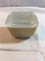 3 1/2“ x 4“ vintage Pyrex bowl with lid
