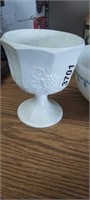 VINTAGE INDIANA GLASS  MILK GLASS HARVEST GRAPE CM