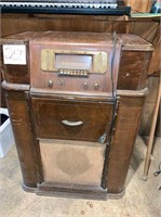 Vintage Silvertone Floor Model Radio Record Player