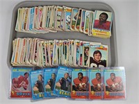 ASSORTMENT OF VINTAGE TOPPS FOOTBALL CARDS