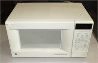 GE Counter Top Turntable Microwave Oven