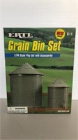 Ertl 1/64 Grain Bin Set With Accessories