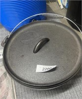 Chest iron cooking pot