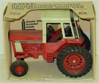 Ertl IH 1586 Tractor, 1/16
