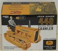 Ertl JD 440 Crawler, 1/16, NIB
