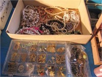 Lot of costume jewelry: necklaces, pins, earrings,