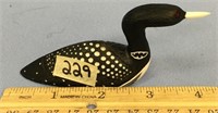 4 1/4" carved and scrimmed loon by "JLO"   (a 22)