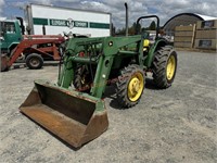 John Deere 5200 Tractor Loader