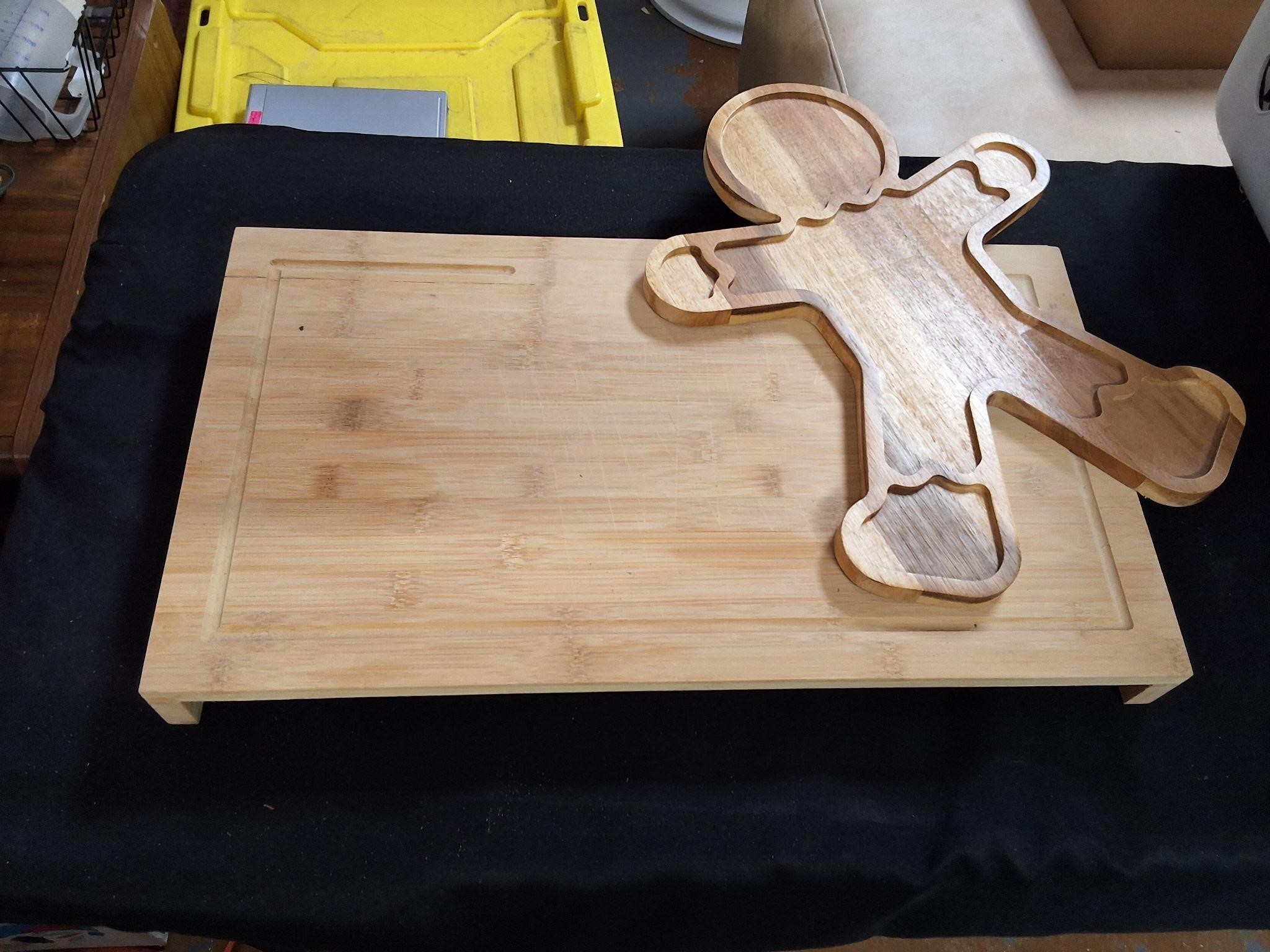 2 cutting boards