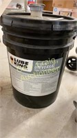 5 gallons tractor hydraulic oil