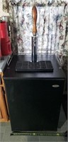 Haier Beer Dispenser with Amber Bock Tap