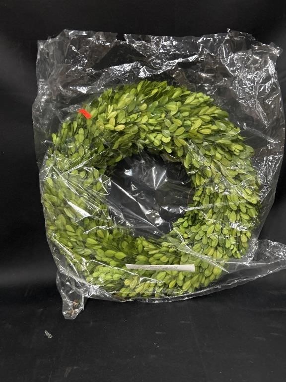 16? Boxwood Decorative Wreath