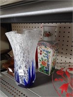 Art Glass Vase & Oriental Vase