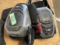 Husky knee pads (USED)