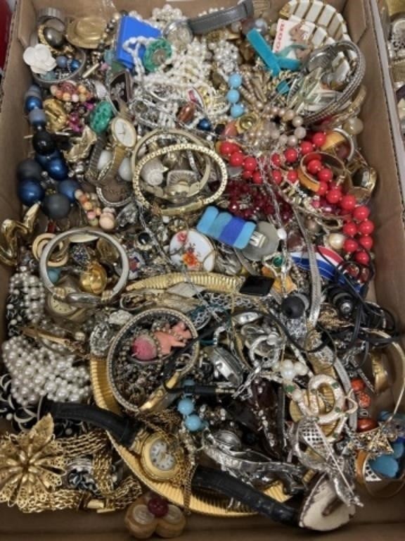Costume Jewelry | Live and Online Auctions on HiBid.com