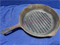 Antique Wagner 11in cast iron skillet (1129)