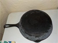 Cast iron fry pan