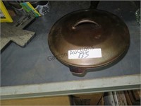 10.25" CAST IRON SKILLET WITH LID