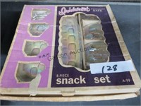 VINTAGE 8 IRIDESCENT SNACK SET BY FEDERAL GLASS
