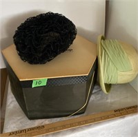 2 Vintage hats with 1 hat box