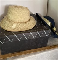 2 Vintage hats with 1 hat box