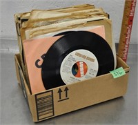 Lot of vintage 45RPM records, see pics