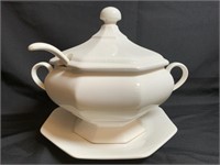 Vintage Japanese soup tureen. The soup does come
