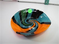 Art Glass Dish 6" x 5&1/4"
