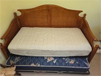 Day/trundle bed solid wood