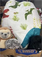 Twin Comforter , Dinosaurs , Few Stuffies