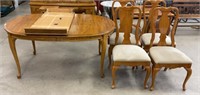 Oak dining room table, 4 chairs, 2 boards