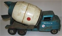 Vintage Structo Toys metal cement truck. Measures