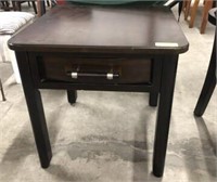 1-DRAWER END TABLE-SHOWS WEAR