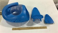 OXO tot whale pail scoop, rinse, & store bath