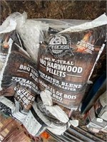 Wood pellets, aprox 14 bags