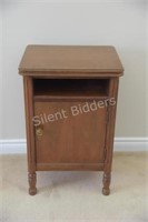 Mid Century Modern Side / End Table