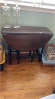 Drop leaf table