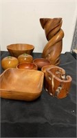 Wooden bowls, candle holder, stand
